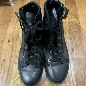 Lightly worn boots 6.5